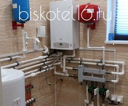 Комплект из двух кронштейнов K.UF на объекте Отопление частного дома Казань - г.Гаврилково S=200 м² газовым котлом BAXI