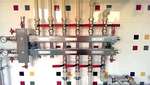 Котельная на базе напольного котла Electrolux FSB 35 Mi и балансировочного коллектора BMSS-100-7DU Котельная на базе напольного котла Electrolux FSB 35 Mi и балансировочного коллектора BMSS-100-7DU